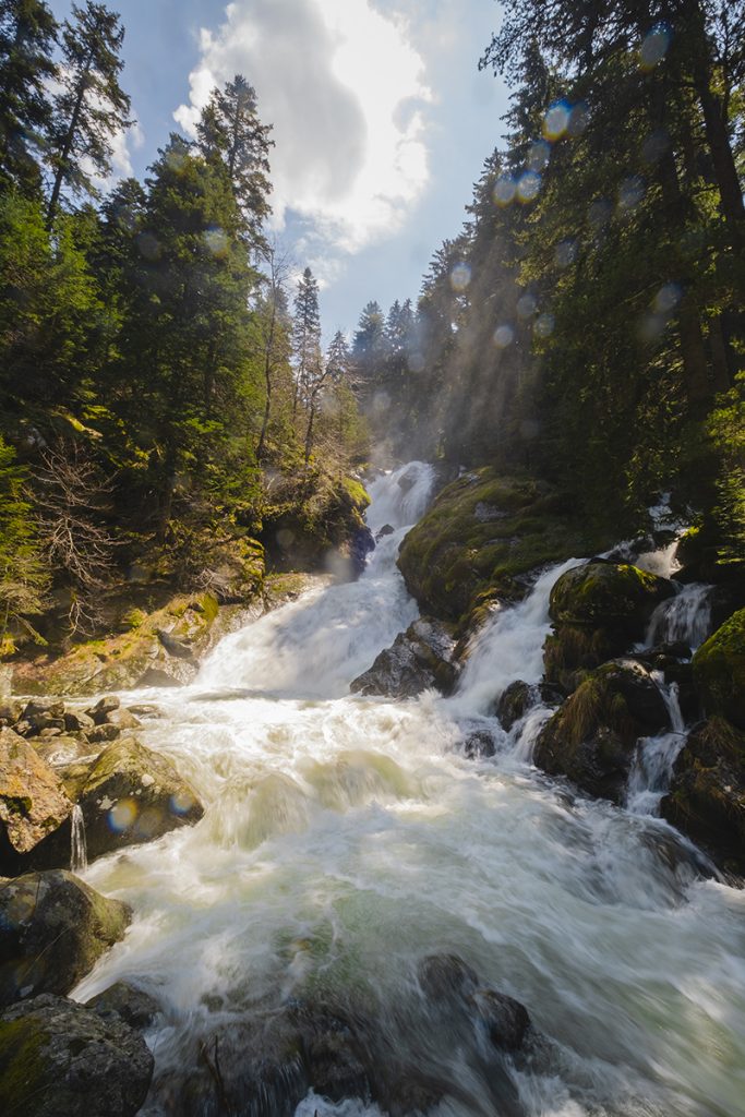 Пълноводния Бистришки водопад в Рила планина