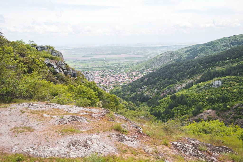 Гледка към село Устина от параклис Свети Георги